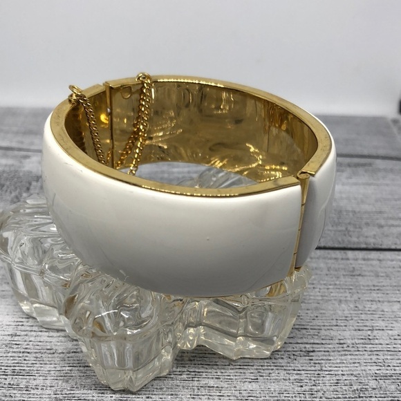 Vintage gold tone and white enamel statement bracelet - Picture 1 of 6